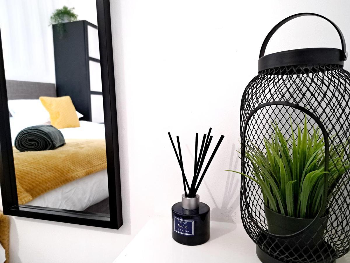 Stylish 2 Bed Apartment With Free Parking, Speed Wifi, Free Parking Колчестер Экстерьер фото