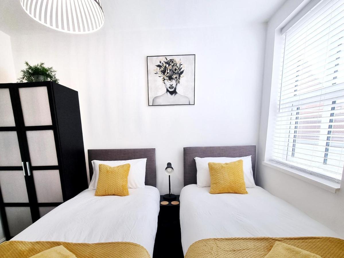 Stylish 2 Bed Apartment With Free Parking, Speed Wifi, Free Parking Колчестер Экстерьер фото
