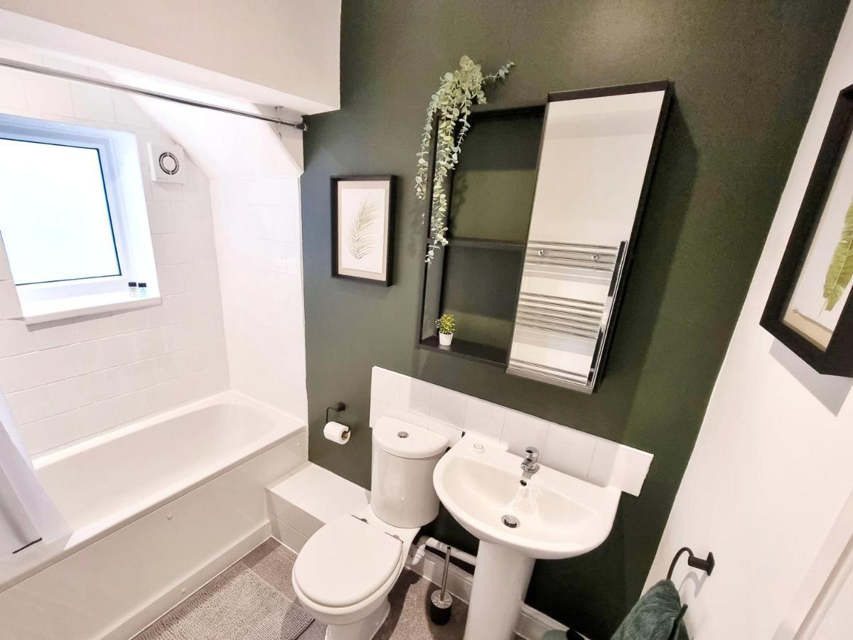 Stylish 2 Bed Apartment With Free Parking, Speed Wifi, Free Parking Колчестер Экстерьер фото